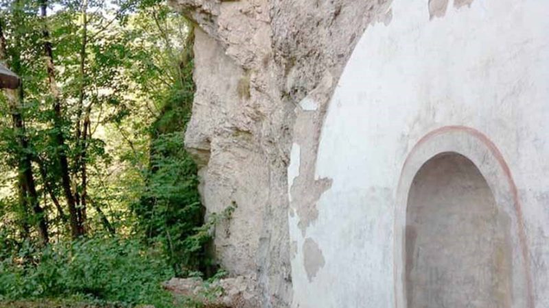 Tra santi, chiese e rovine